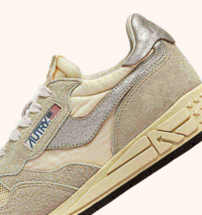 REELWIND LOW SNEAKER AUS NYLON-WILDLEDER UND LEDER IN DEN FARBEN ECRU UND PLATIN