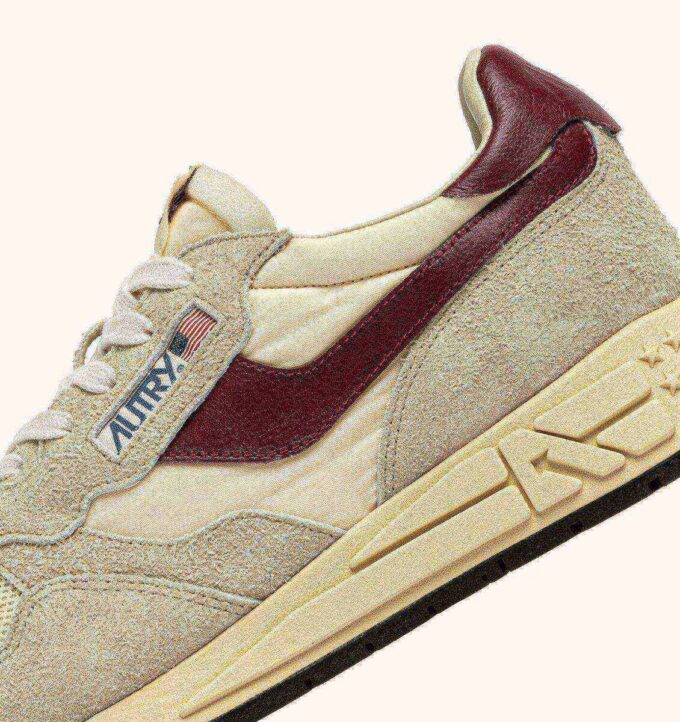 REELWIND LOW SNEAKER AUS NYLON-WILDLEDER UND LEDER IN DEN FARBEN ECRU UND RUBY WINE