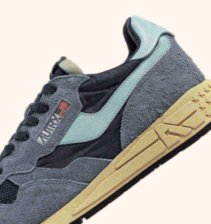 REELWIND LOW SNEAKER AUS NYLON-WILDLEDER UND LEDER IN DEN FARBEN INDIGO UND SPELLBOUND