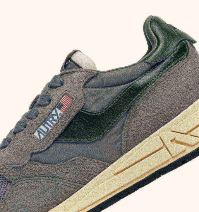 REELWIND LOW SNEAKER AUS NYLON-WILDLEDER UND LEDER IN DEN FARBEN MOUNTAIN UND NIGHT OWL
