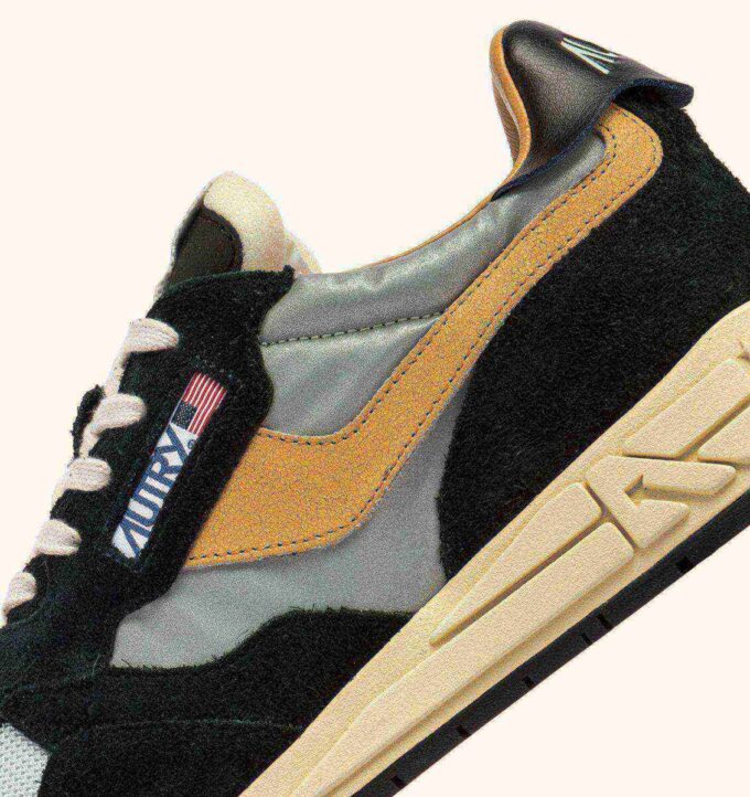 REELWIND LOW SNEAKER AUS SCHWARZEM WILDLEDER UND REFLEKTIERENDEN NYLON REELWIND LOW SNEAKER AUS SCHWARZEM WILDLEDER UND REFLEKTIERENDEN NYLON