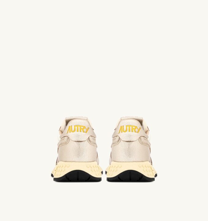 REELWIND LOW SNEAKER AUS WEISSEM NYLON UND GOLDTONEM METALISIERTEM LEDER