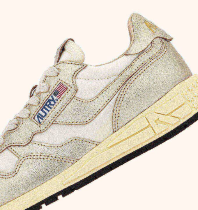 REELWIND LOW SNEAKER AUS WEISSEM NYLON UND GOLDTONEM METALISIERTEM LEDER