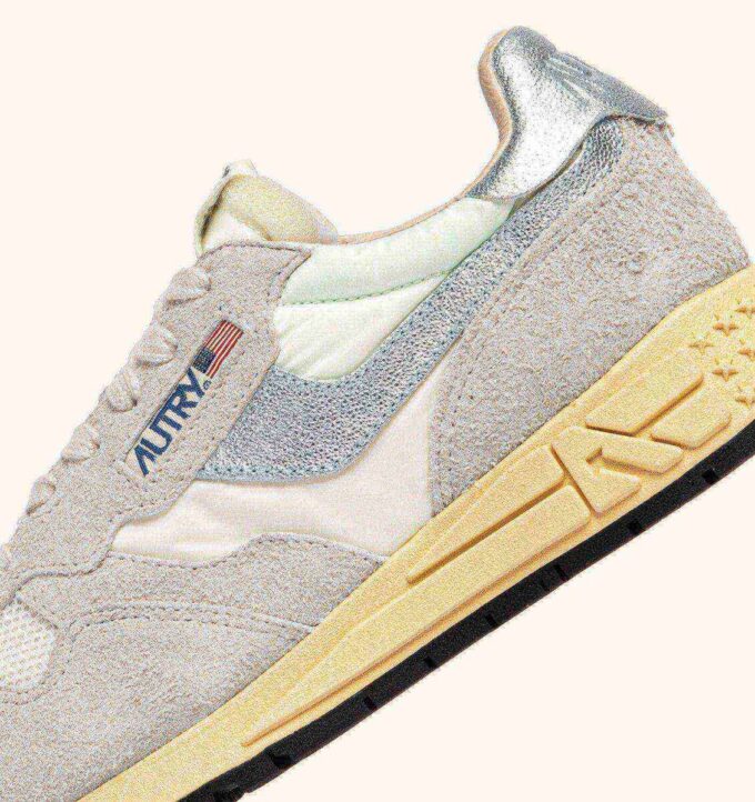 REELWIND LOW SNEAKER AUS WEISSEM UND SILBERNEN WILDLEDER UND NYLON