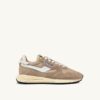 REELWIND LOW SNEAKER IN PEPPER- UND WEISSEM WILDLEDER UND NYLON