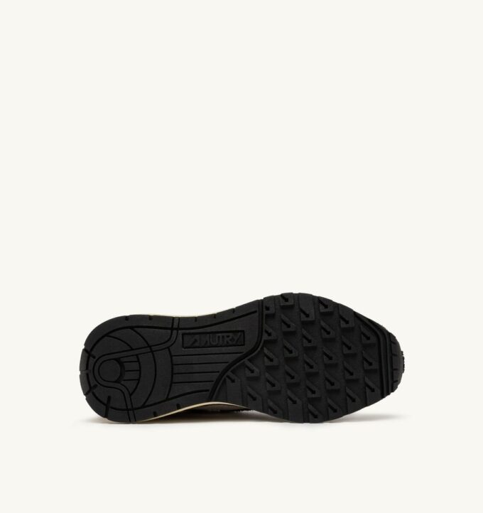 REELWIND LOW SNEAKER IN SCHWARZ UND WEISS MIT STICKEREI REELWIND LOW SNEAKER IN SCHWARZ UND WEISS MIT STICKEREI