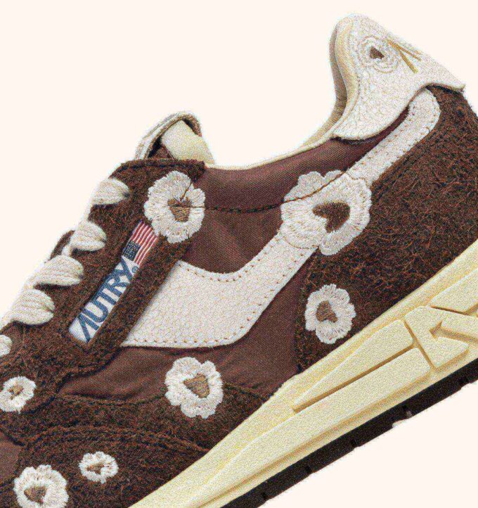 REELWIND LOW SNEAKER IN SCHWARZ UND WEISS MIT STICKEREI REELWIND LOW SNEAKER IN SCHWARZ UND WEISS MIT STICKEREI