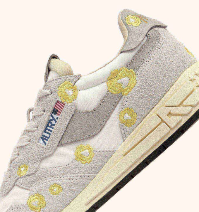 REELWIND LOW SNEAKER IN WEISS UND BUTTERCUP-STICKEREI