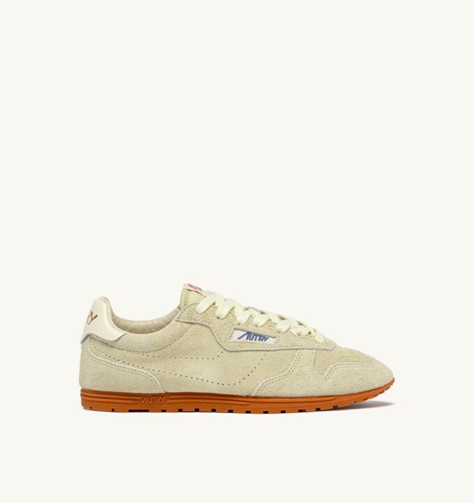 Sneaker Windspin aus butterweißem Wildleder