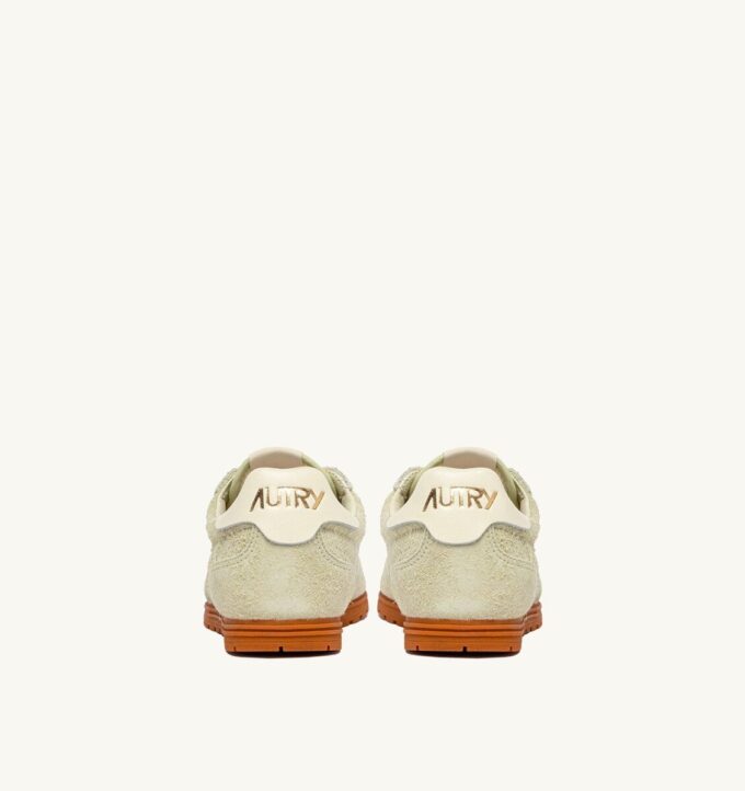 Sneaker Windspin aus butterweißem Wildleder