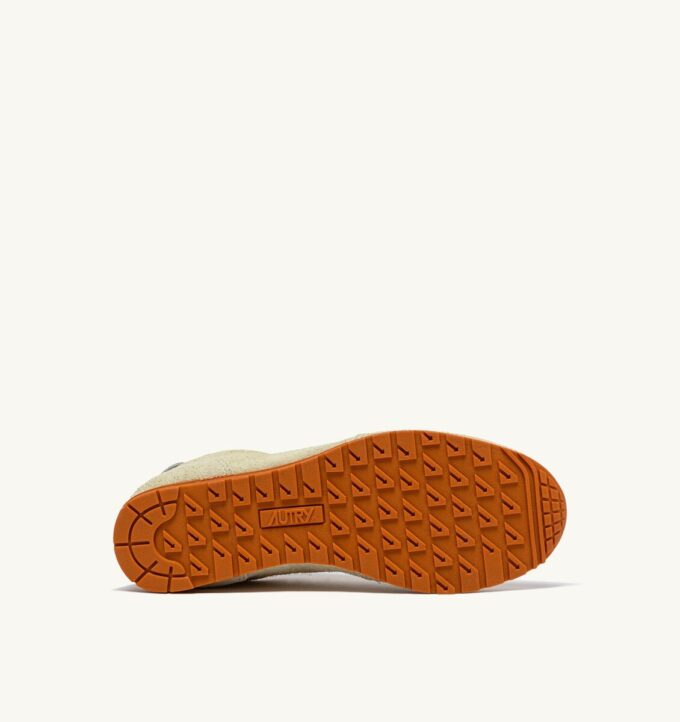 Sneaker Windspin aus butterweißem Wildleder
