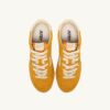Sneaker Windspin aus Wildleder und Leder, Farbe Mineralgelb und Rübenblatt Sneaker Windspin aus Wildleder und Leder, Farbe Mineralgelb und Rübenblatt