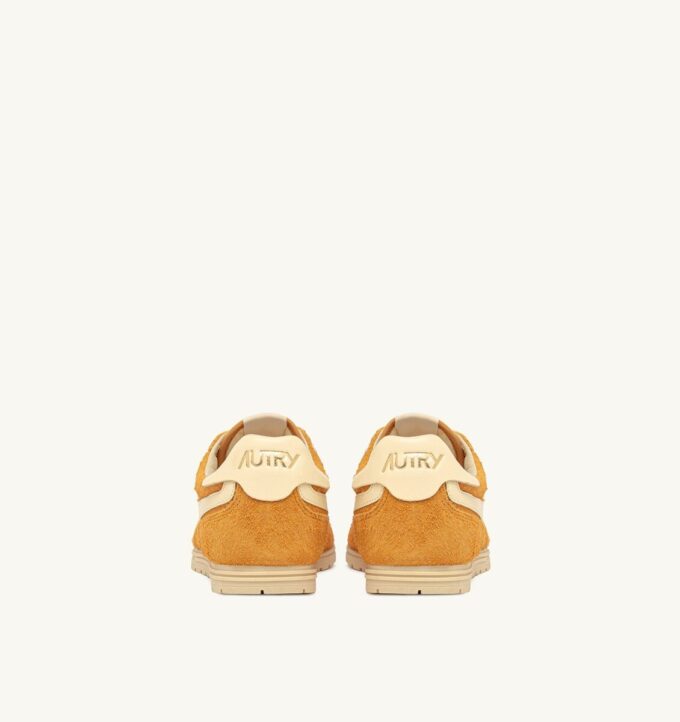 SNEAKER WINDSPIN AUS WILDLEDER UND LEDER IN DEN FARBEN CADMIUM UND RUTABAGA SNEAKER WINDSPIN AUS WILDLEDER UND LEDER IN DEN FARBEN CADMIUM UND RUTABAGA