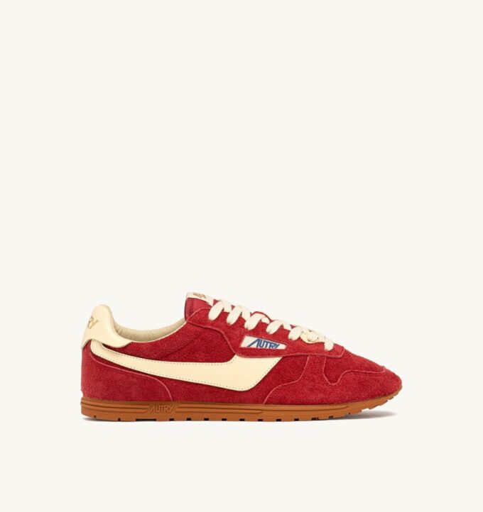Sneaker Windspin aus Wildleder und Leder in den Farben Imperial Red und Rutabaga Sneaker Windspin aus Wildleder und Leder in den Farben Imperial Red und Rutabaga