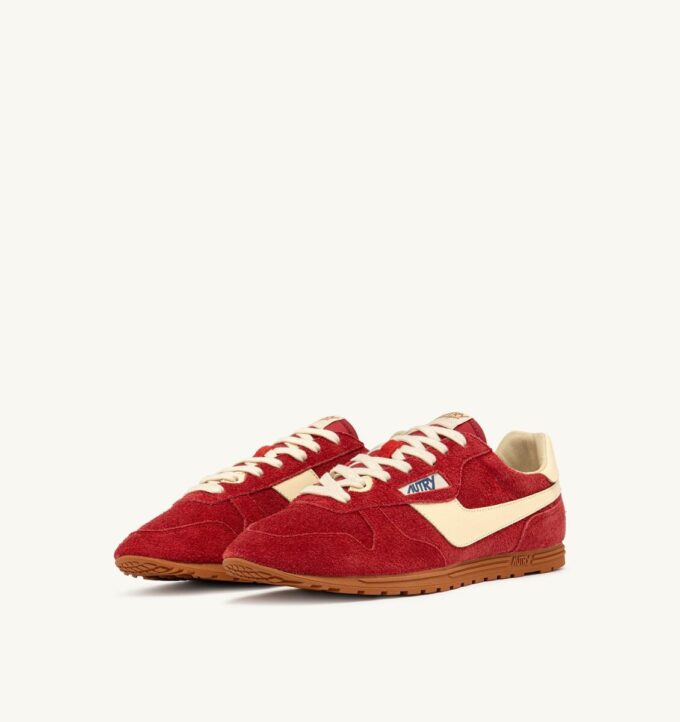 Sneaker Windspin aus Wildleder und Leder in den Farben Imperial Red und Rutabaga Sneaker Windspin aus Wildleder und Leder in den Farben Imperial Red und Rutabaga