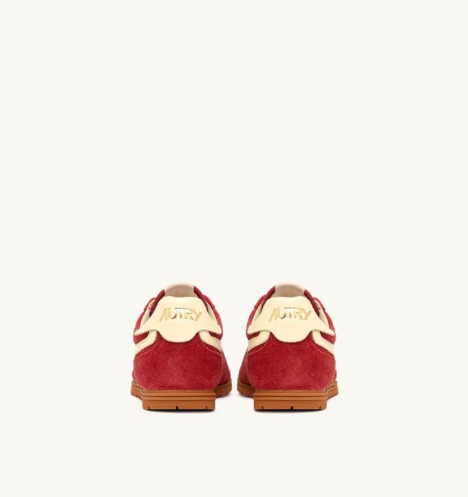 Sneaker Windspin aus Wildleder und Leder in den Farben Imperial Red und Rutabaga Sneaker Windspin aus Wildleder und Leder in den Farben Imperial Red und Rutabaga