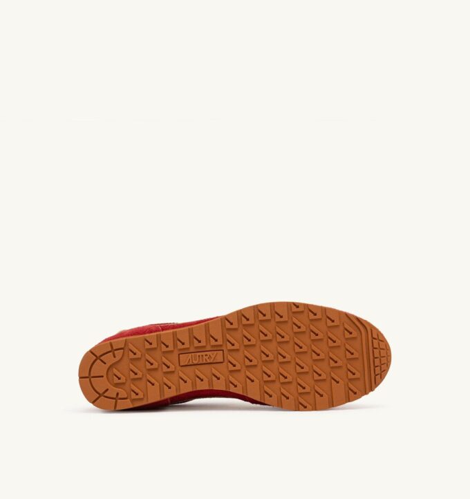 Sneaker Windspin aus Wildleder und Leder in den Farben Imperial Red und Rutabaga Sneaker Windspin aus Wildleder und Leder in den Farben Imperial Red und Rutabaga