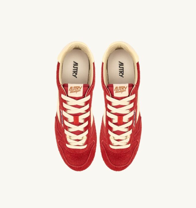 Sneaker Windspin aus Wildleder und Leder in den Farben Imperial Red und Rutabaga Sneaker Windspin aus Wildleder und Leder in den Farben Imperial Red und Rutabaga