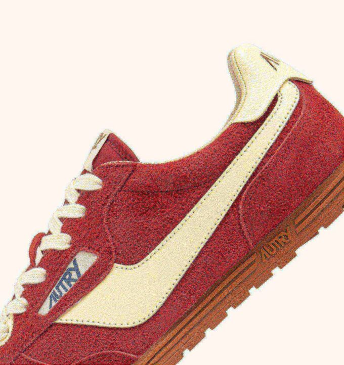 Sneaker Windspin aus Wildleder und Leder in den Farben Imperial Red und Rutabaga Sneaker Windspin aus Wildleder und Leder in den Farben Imperial Red und Rutabaga