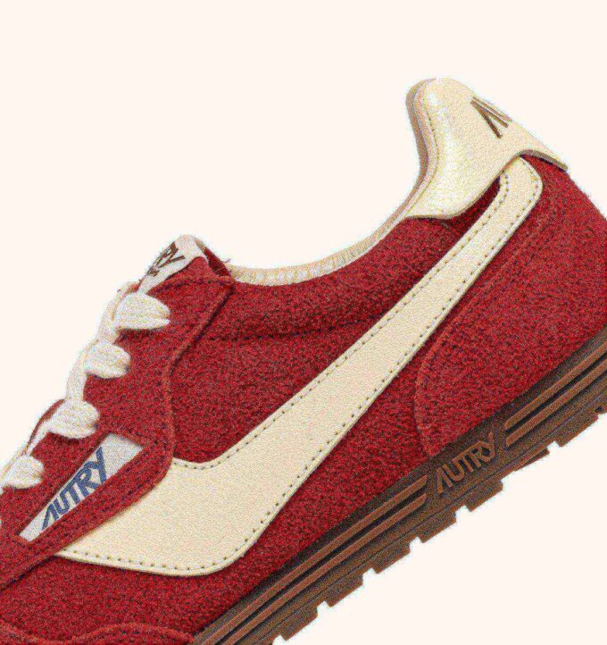 Sneaker Windspin aus Wildleder und Leder in den Farben Rubin und Rübe Sneaker Windspin aus Wildleder und Leder in den Farben Rubin und Rübe