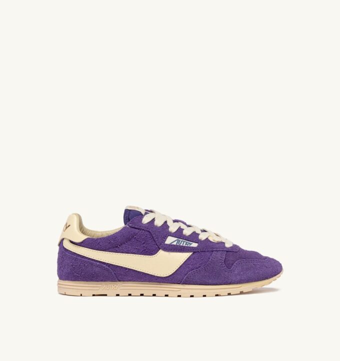 Sneaker Windspin aus Wildleder und Leder in den Farben Ultraviolett und Rübenrinde Sneaker Windspin aus Wildleder und Leder in den Farben Ultraviolett und Rübenrinde