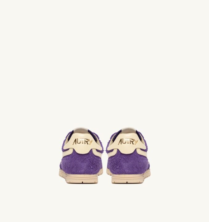 Sneaker Windspin aus Wildleder und Leder in den Farben Ultraviolett und Rübenrinde Sneaker Windspin aus Wildleder und Leder in den Farben Ultraviolett und Rübenrinde