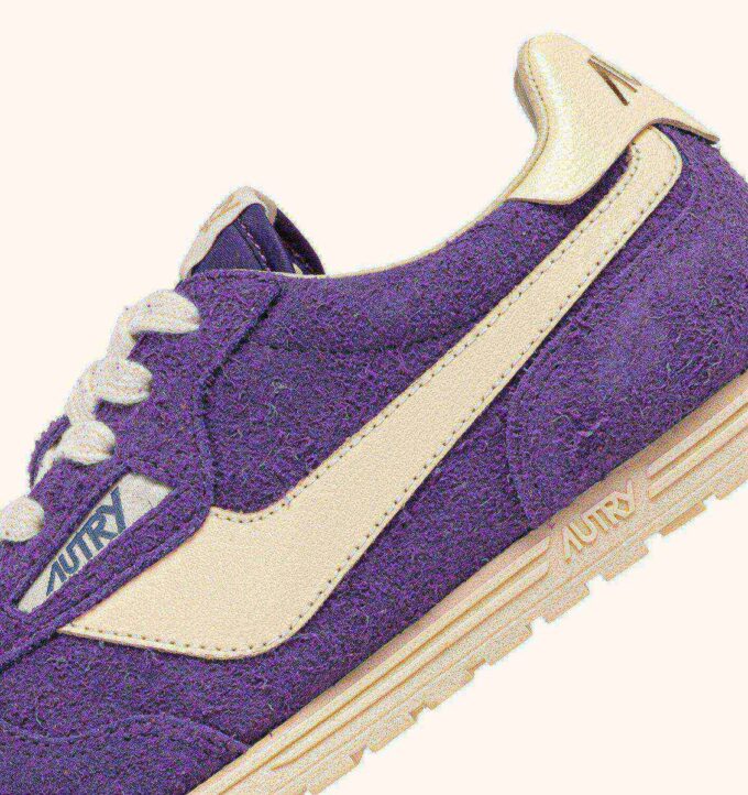 Sneaker Windspin aus Wildleder und Leder in den Farben Ultraviolett und Rübenrinde Sneaker Windspin aus Wildleder und Leder in den Farben Ultraviolett und Rübenrinde