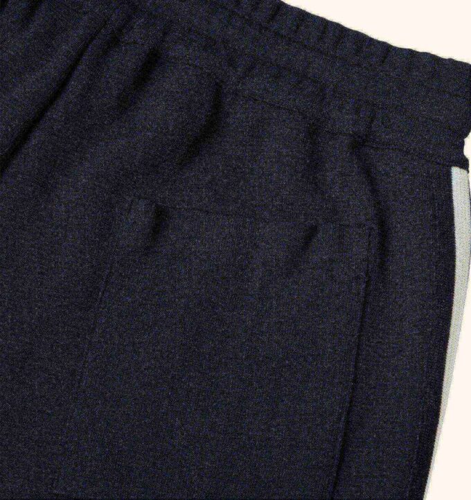 Strickkleid mit gesticktem Logo, kurze Damengröße