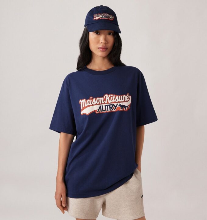 UNISEX AUTRY LOGO ‚MAISON KITSUNÉ‘ T-SHIRT UNISEX AUTRY LOGO ‚MAISON KITSUNÉ‘ T-SHIRT