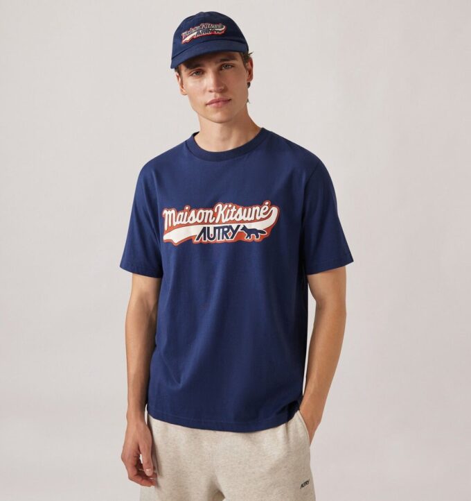 UNISEX AUTRY LOGO ‚MAISON KITSUNÉ‘ T-SHIRT UNISEX AUTRY LOGO ‚MAISON KITSUNÉ‘ T-SHIRT