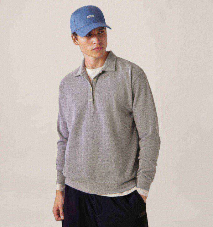UNISEX-POLOSHIRT MIT TONALEM LOGO UND WAFFELSTRICK UND LANGÄRMELN UNISEX-POLOSHIRT MIT TONALEM LOGO UND WAFFELSTRICK UND LANGÄRMELN
