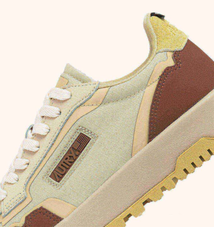 WILDPACE LOW SNEAKER AUS RIPSTOP-NYLON UND LEDER IN DEN FARBEN FOG UND THRUSH