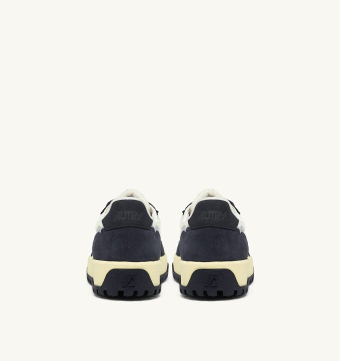 WILDPACE LOW SNEAKERS IN MESH UND WILDLEDER IN DEN FARBEN MARSHMALLOW UND BLUE NIGHT