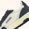 WILDPACE LOW SNEAKERS IN MESH UND WILDLEDER IN DEN FARBEN MARSHMALLOW UND BLUE NIGHT