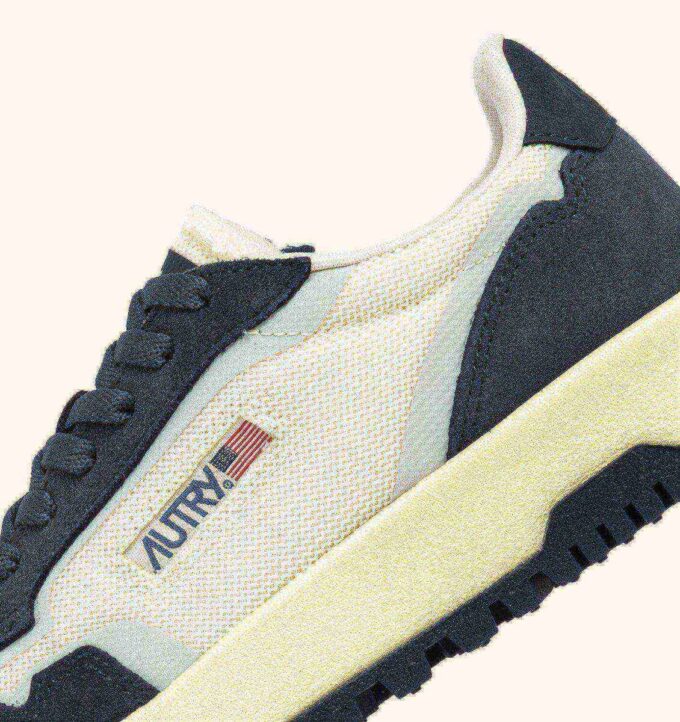 WILDPACE LOW SNEAKERS IN MESH UND WILDLEDER IN DEN FARBEN MARSHMALLOW UND BLUE NIGHT