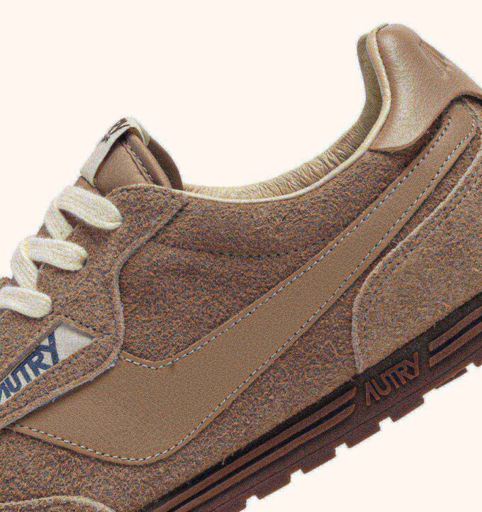 WINDSPIN SNEAKER AUS ERDNUSS-WILDLEDER UND LEDER