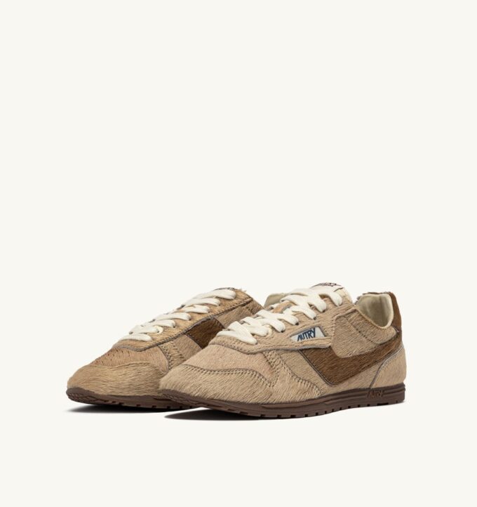 WINDSPIN SNEAKER IN BEIGE UND BRAUN MIT PONYHAAR-EFFEKT