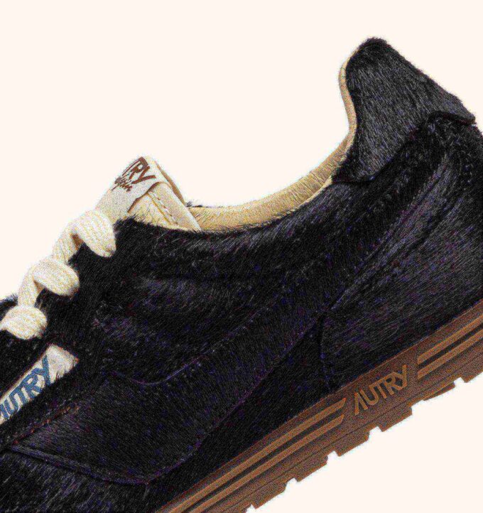WINDSPIN SNEAKER IN SCHWARZ MIT PONYHAAR-EFFEKT WINDSPIN SNEAKER IN SCHWARZ MIT PONYHAAR-EFFEKT